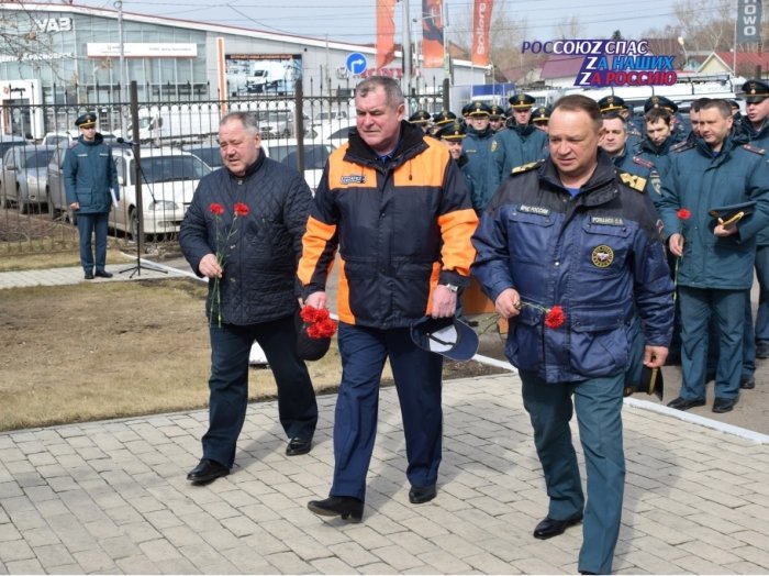 В Красноярске почтили память пожарных и спасателей, погибших при исполнении служебного долга