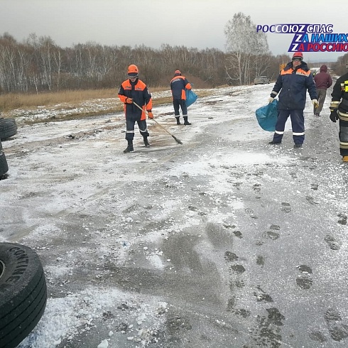 В Красноярском крае на автотрассе ликвидирован разлив нефтепродуктов