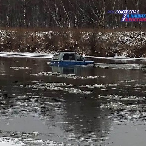 В Красноярском крае спасатели эвакуировали женщину на реке Урюп