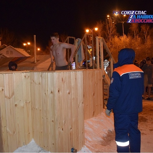 Краевые спасатели обеспечивают безопасность проведения празднования Крещения Господня в Красноярском крае