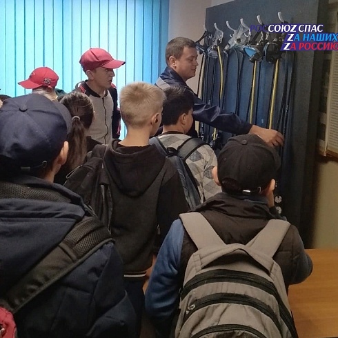 В Красноярском крае спасатели проводят с детьми уроки безопасности
